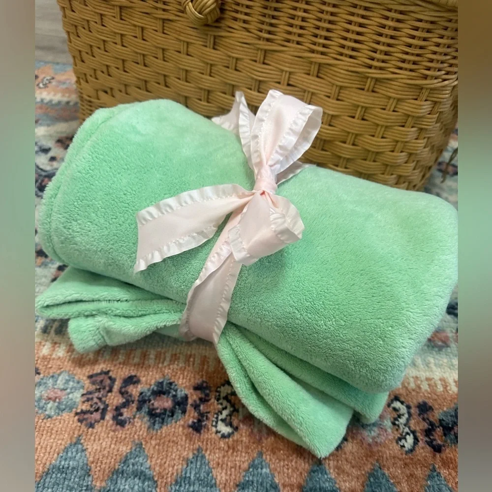 Vintage 90s North Point Soft Easter Green Throw Blanket GORGEOUS Soft Simple